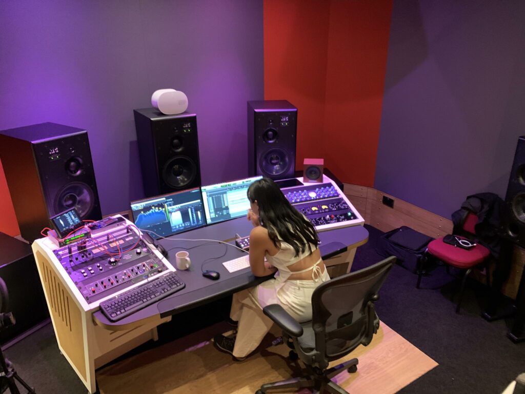Jolynn J Chin, Pianis Pertama Sarawak Terbitkan Album di Studio Legenda Abbey Road