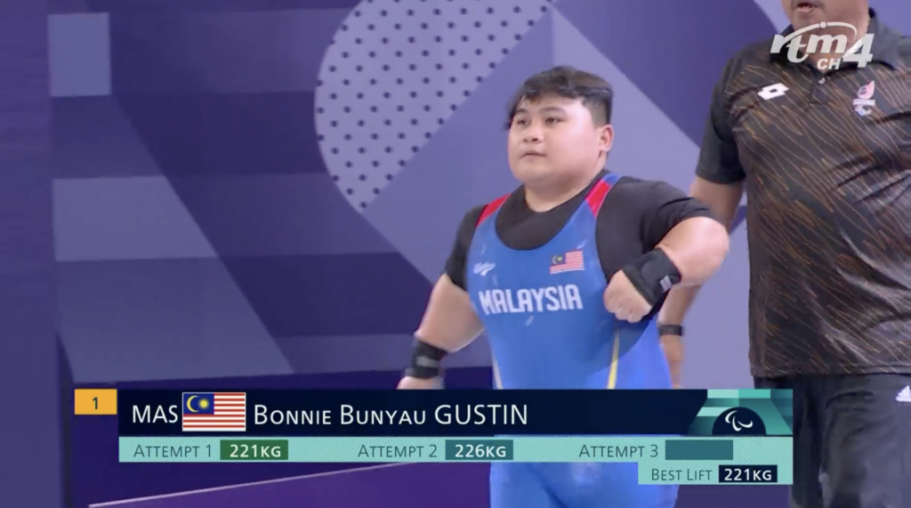 Pecah Rekod Dunia, Bonnie Bunyau Berjaya Rangkul Emas Kedua Paralimpik Untuk Malaysia