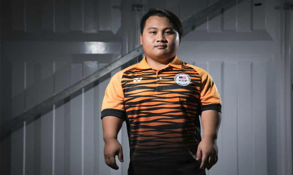 Kedatangan 'Badang' Sarawak, Bonnie Bunyau Disambut Meriah Di Airport Kuching