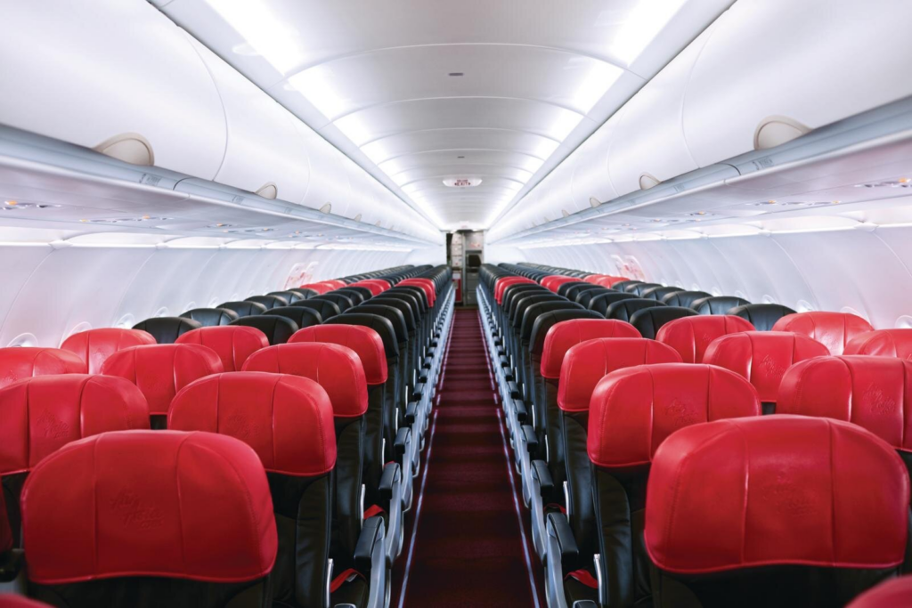 Juruterbang AirAsia Ini Bikin Penumpang Terhibur, Buat Pengumuman Seperti DJ Radio