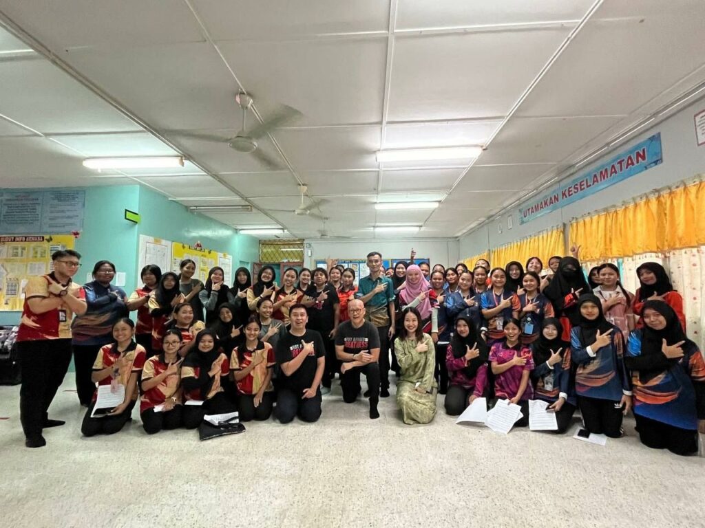 KL Shakespeare Players Persembah Cerita Rakyat Bajau Ke Sekolah Sekitar Sabah