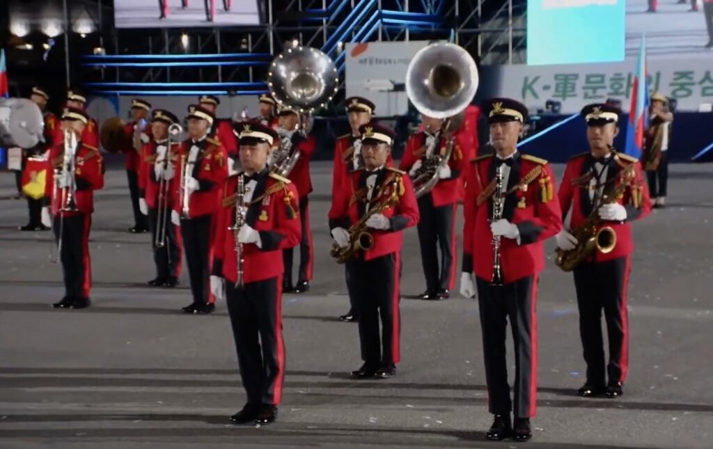 Lagu 'Jambatan Tamparuli' Berkumandang Di Pembukaan Festival Gyeryong Korea Curi Tumpuan Netizen