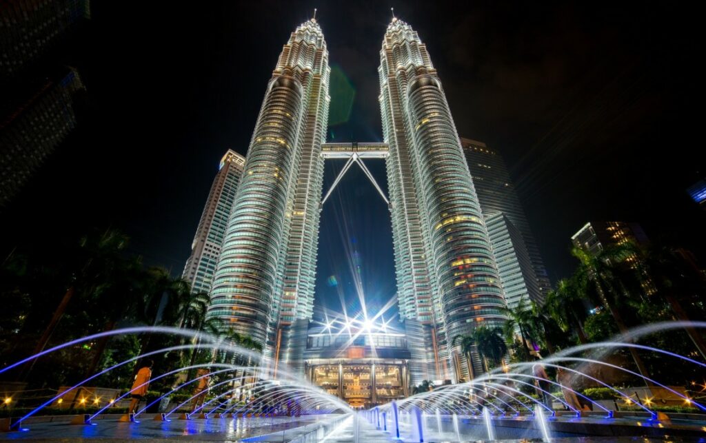 Aktivis Cadang Penamaan Semula Menara Berkembar PETRONAS Sebagai Sabah Dan Sarawak