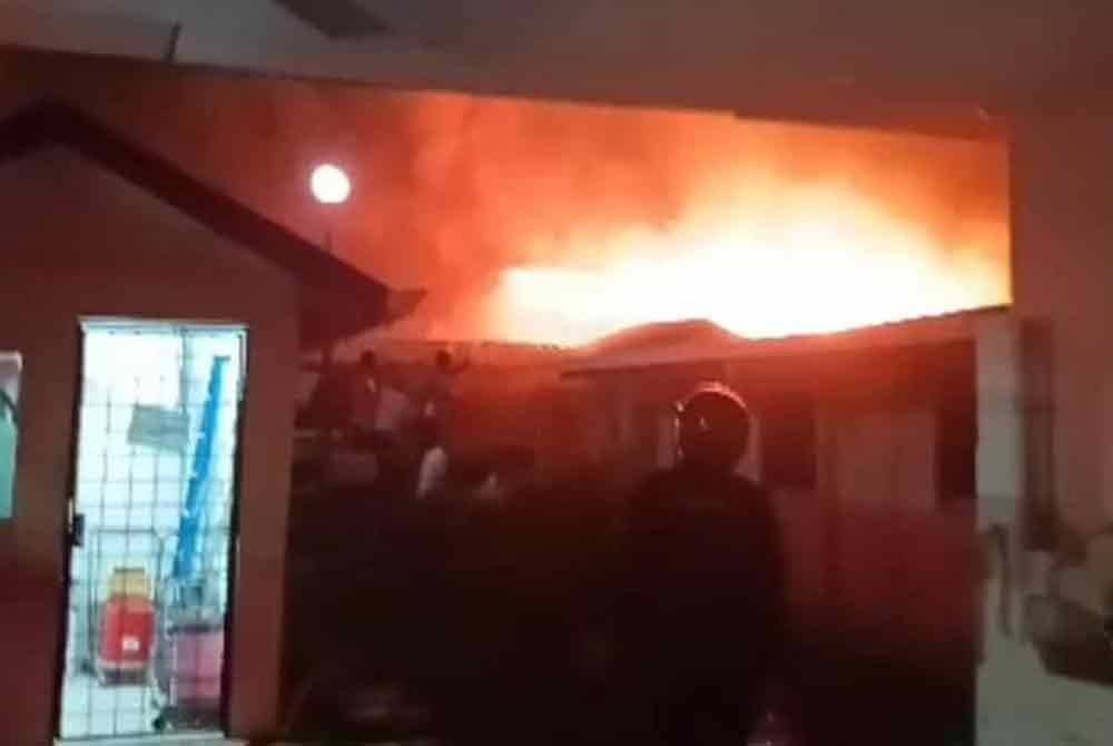 Bertungkus-Lumus Pindah Pesakit, Stor farmasi Hospital Papar terbakar