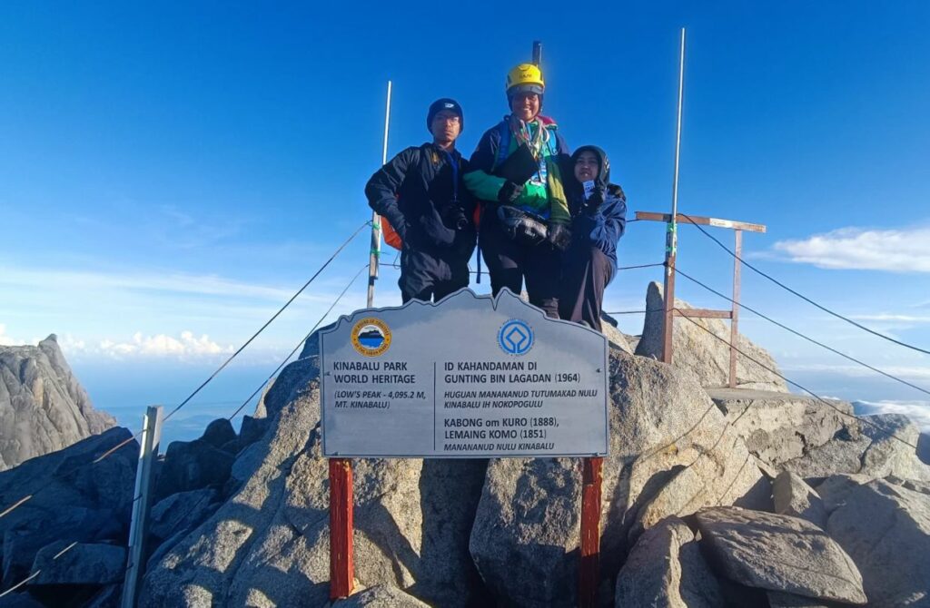 Ukir Sejarah Di Gunung Kinabalu, Ibu Tunggal Terbitkan 9 Aplikasi Pada Ketinggian 4,095 Meter