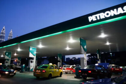 Kerajaan Sahkan Rundingan Antara PETRONAS Dan PETROS Masih Berjalan