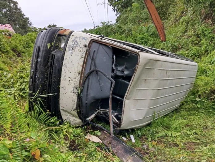 Van Pelajar SMK Lake Terbalik, 3 Pelajar Cedera Dan 3 Selamat