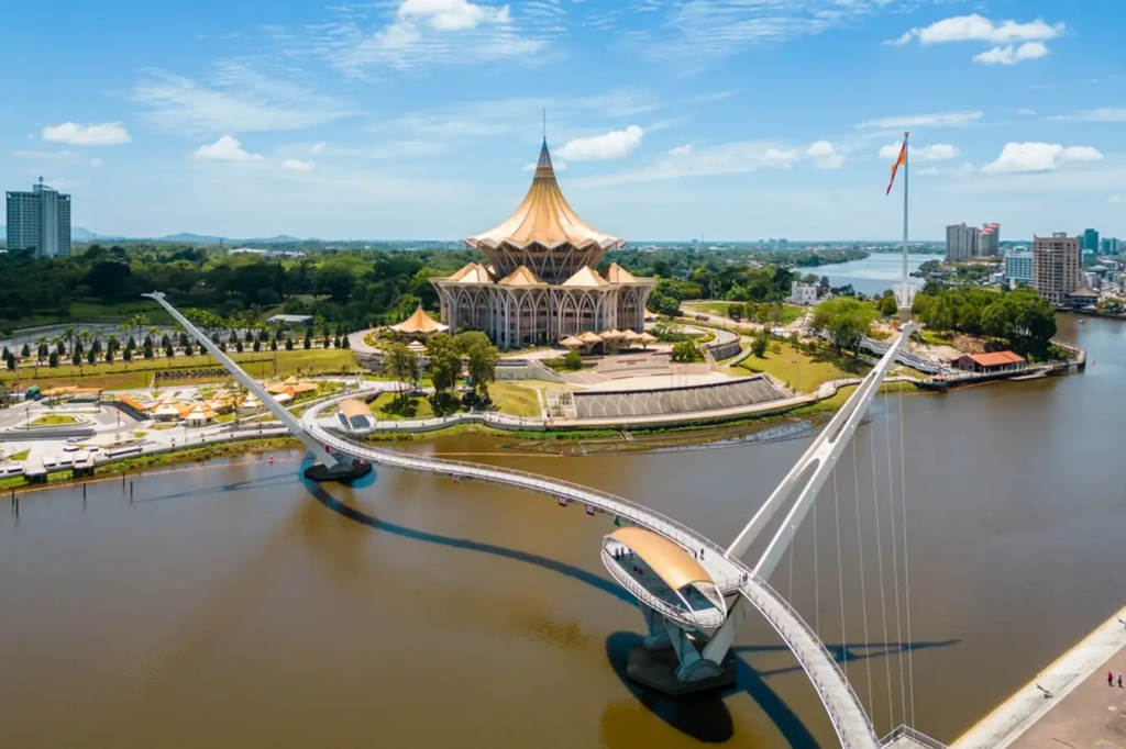 Puji Keunikan Budaya Dan Potensi Pelancongan Sarawak, Jimmy Choo Kini Di Kuching