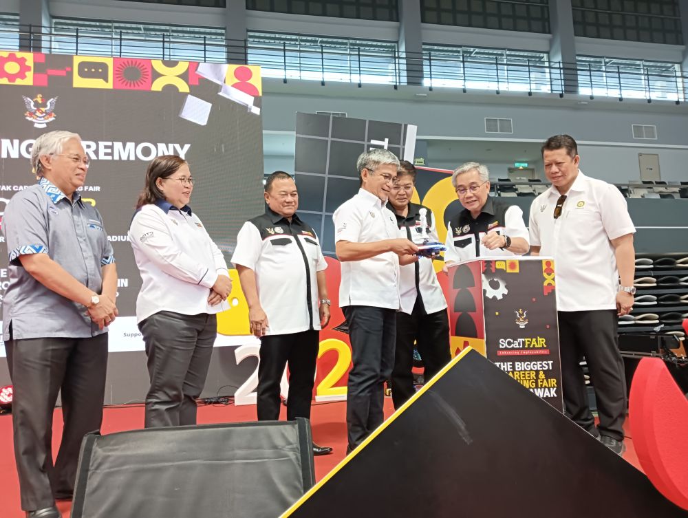 Universiti Milik Kerajaan Sarawak Tidak Lagi Guna Sistem Kuota, Diganti Dengan Sistem Merit