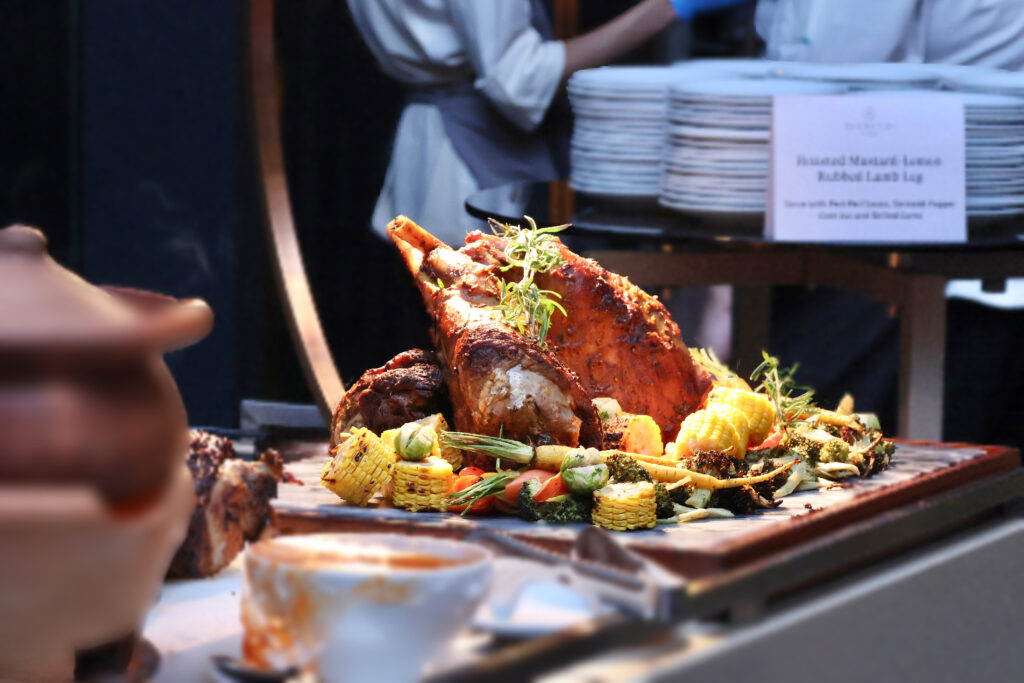 Bertemakan Golden Champagne , Sheraton Kuching Cipta Makan Malam Krismas Yang Elegan