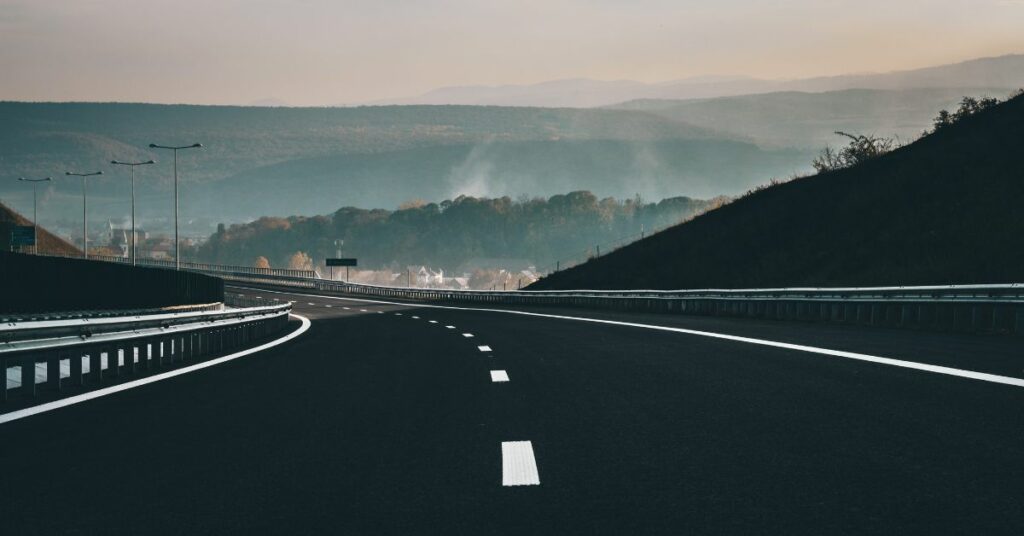 Jalan Penghubung Sabah-Sarawak Bernilai RM 7 Bilion Buka Akses Baru, Tingkatkan Keselamatan