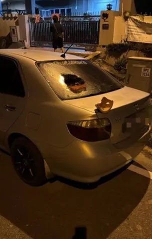 Lelaki Ditahan Rosakkan Kereta, Baling Bom Molotov Di Taman Sepawie Kuching