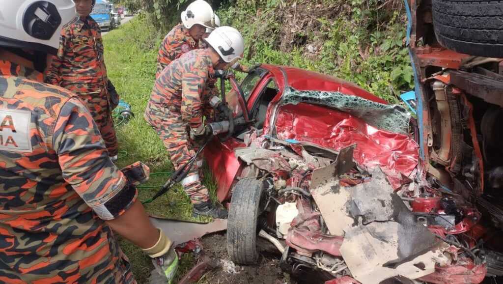 Proton Saga Bertembung Lori Muatan Batu Di Lawas, Pasangan Warga Emas Maut Tersepit