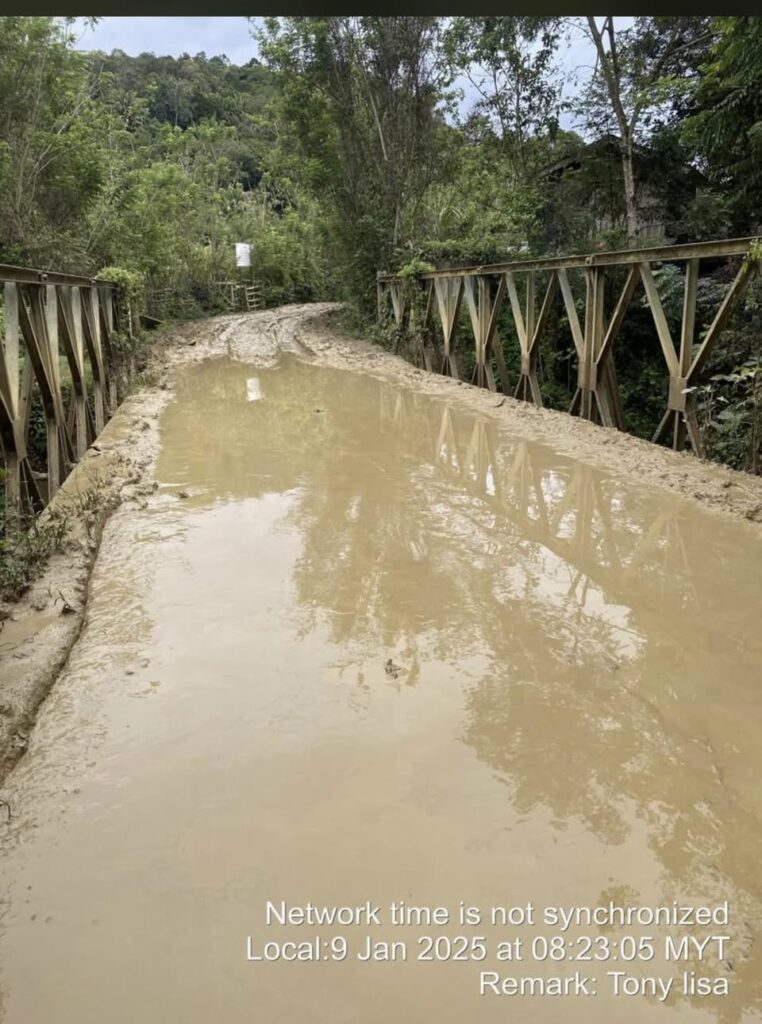 Hampir Mustahil Dilalui, Jalan Bertukar Lumpur Di Bakelalan Cetus Kebimbangan Netizen