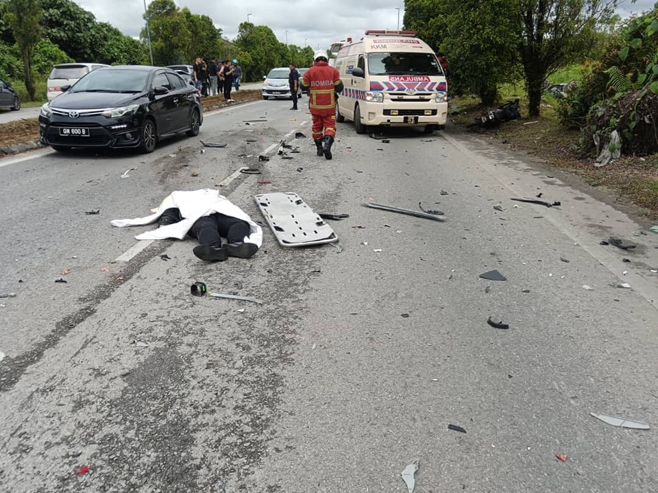 Kenderaan Bersepai, Kemalangan Ngeri Akibatkan 4 Maut Di Jalan Airport Kuching