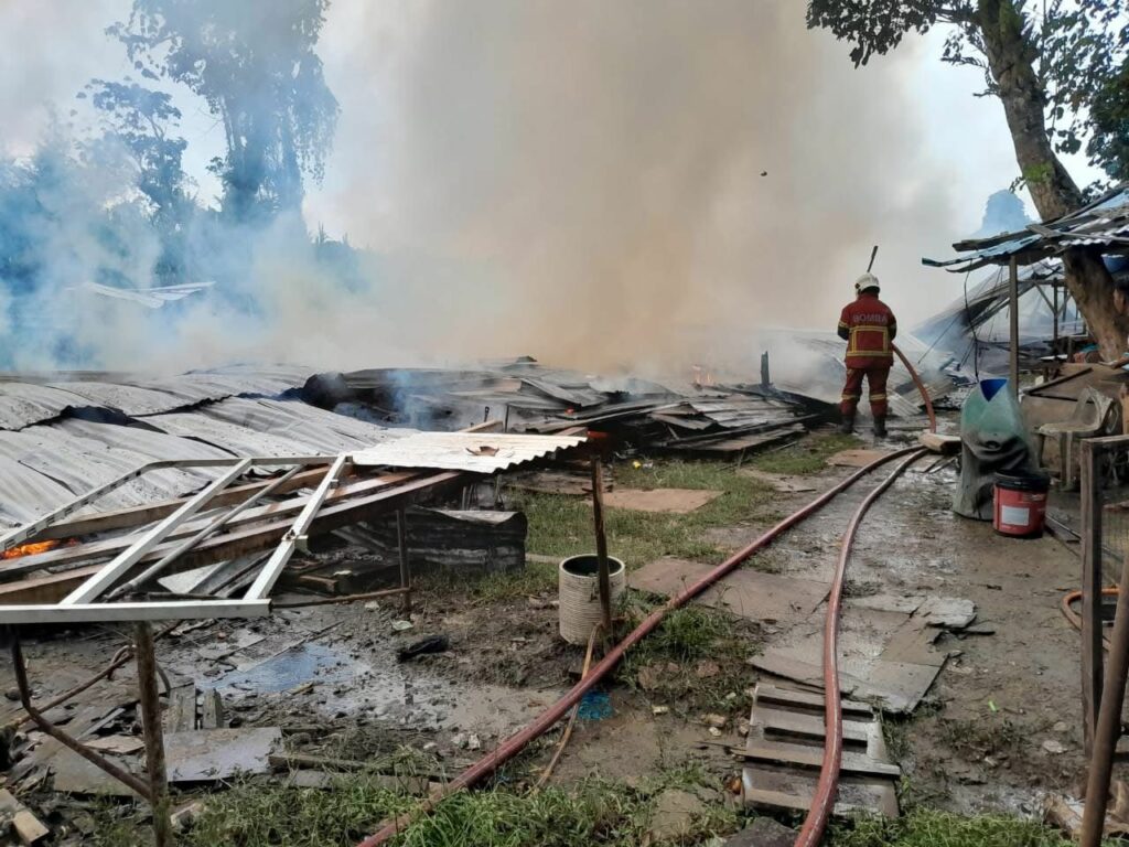 Kebakaran Di Sibu, Blok Rumah Pekerja Lenyap Dijilat Api