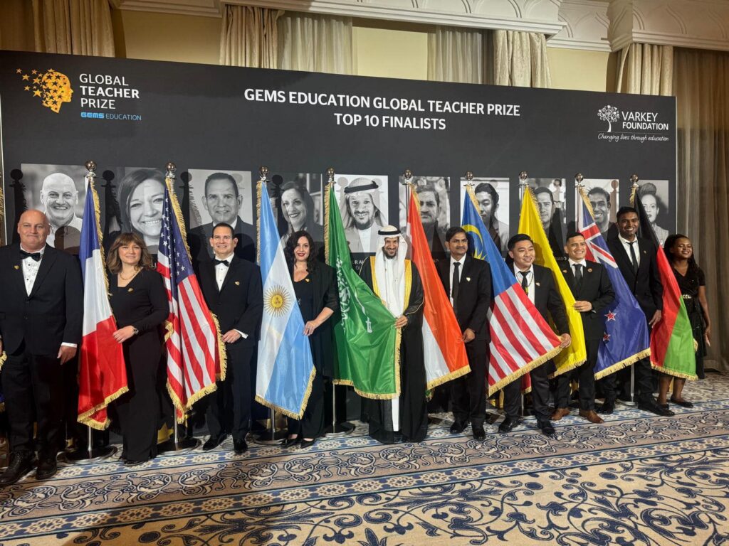 Dari Long Sebangang ke Dubai, Kisah Kecekalan Dari Cikgu Nazmi Buat Netizen Tersentuh