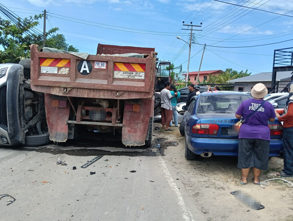 Tular Lori Hilang Kawalan, Hentam 13 Buah Kereta Di Kawasan Sekolah Rendah Di Putatan