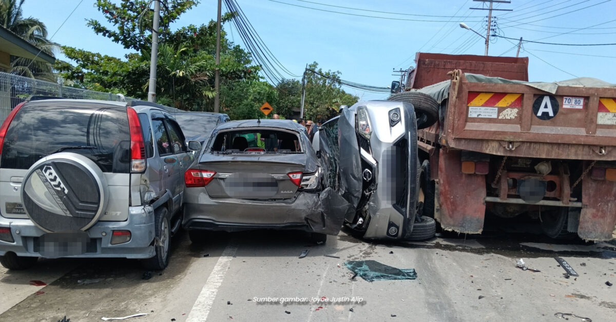 Tular Lori Hilang Kawalan, Hentam 13 Buah Kereta Di Kawasan Sekolah Rendah Di Putatan
