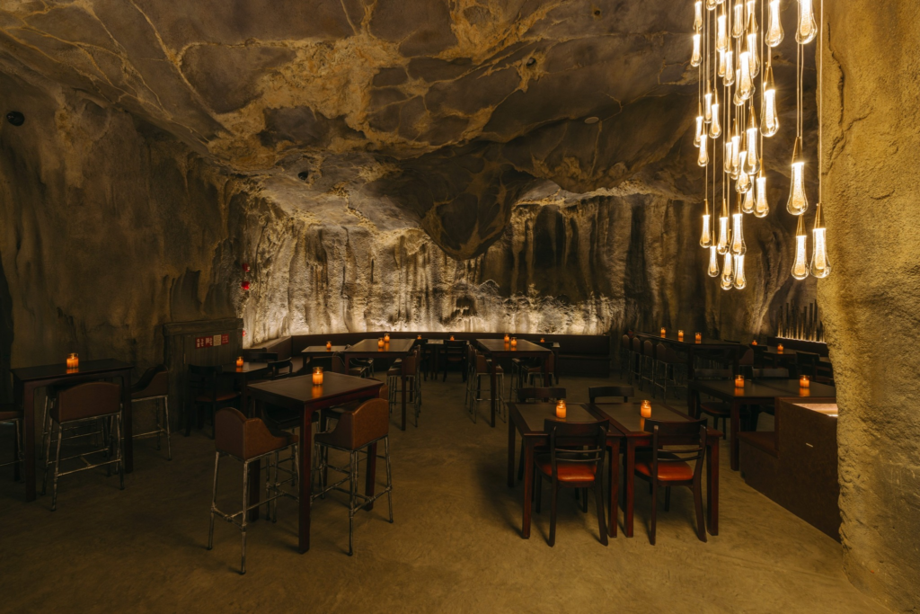 Restoran Gua Pertama Di Singapura Ini Ambil Inspirasi Dari Gua Mulu Sarawak