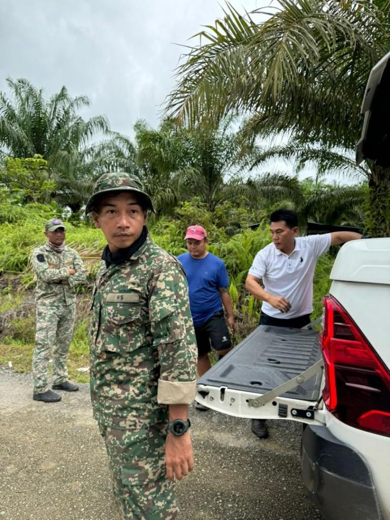 Guru-Guru Di Sarawak Ini Sanggup Redah Banjir, Pastikan Pelajar Dapat Duduki Peperiksaan