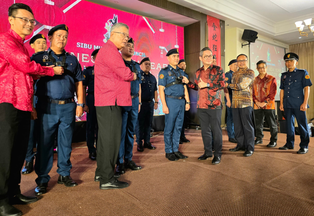 Pegawai Penguat Kuasa Di Sibu Kini Bakal Menggunakan Kamera Badan