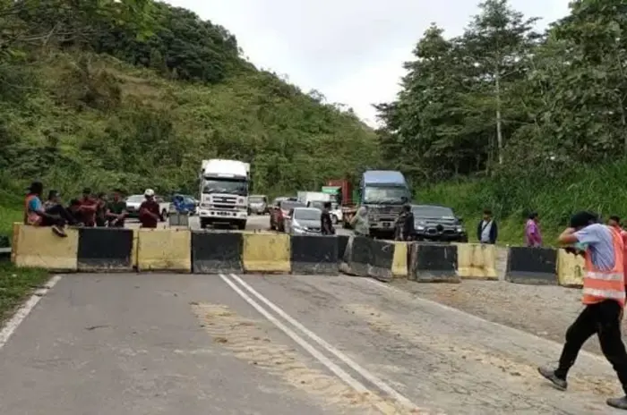 Cuba Alih Penghadang Di Jalan Keningau-Kimanis Yang Ditutup, Pengguna Jalan Diberi Amaran