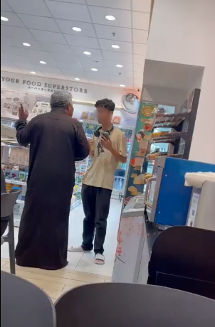 Gara-Gara Makan Semasa Bulan Ramadan, Lelaki Bukan Muslim Asal Sarawak Ditampar Di Johor Bahru