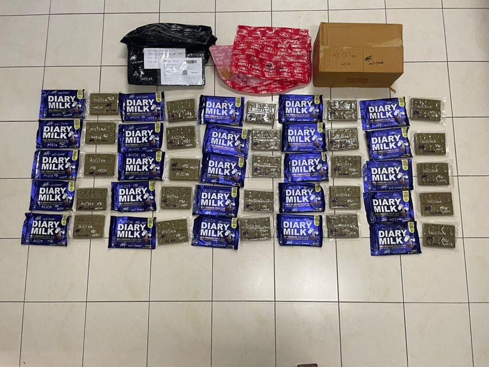 Kastam Sarawak Gagalkan Cubaan Seludup 5.28kg Ganja Disorok Dalam Coklat