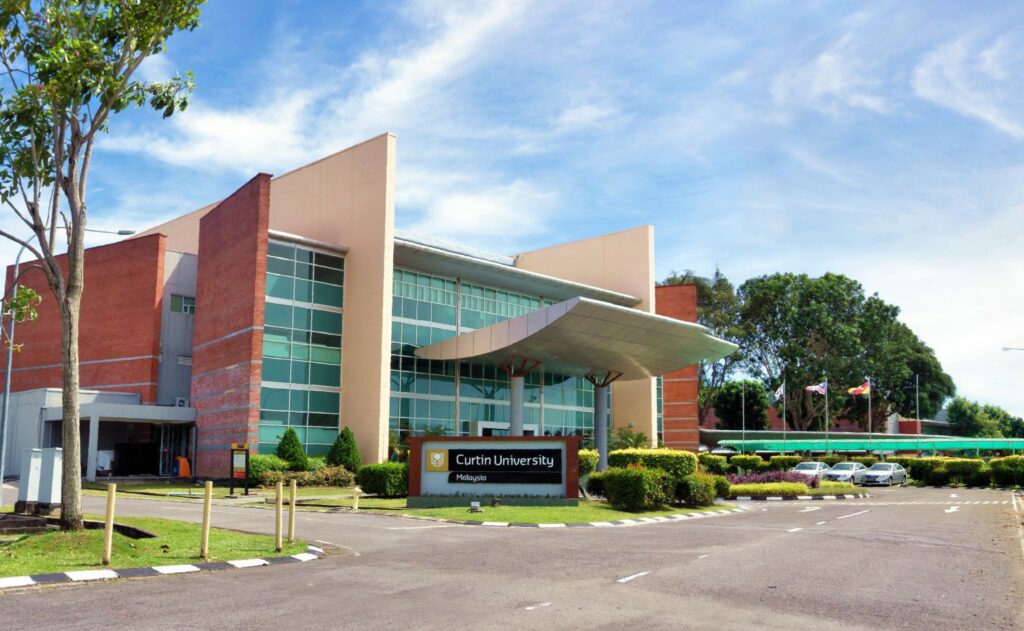 Kenali 6 Senarai IPT & Pusat Latihan Milik Penuh Kerajaan Sarawak Tawar Pendidikan Percuma
