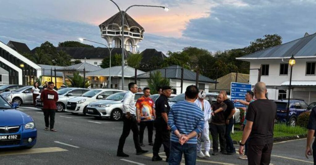 Tular Polis Tahan Lelaki Mengamuk Lempar Botol Arak Di Katedral St Joseph Kuching