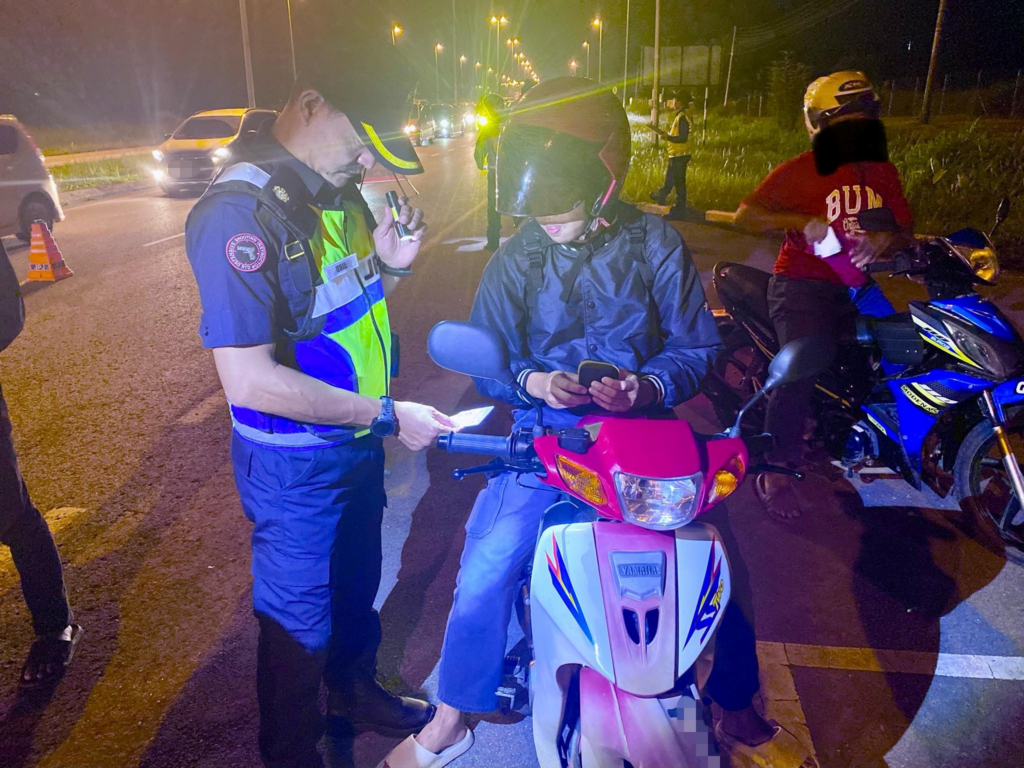 JPJ Sarawak Keluarkan 87 Notis Kesalahan Trafik Di Jalan Kuching-Serian