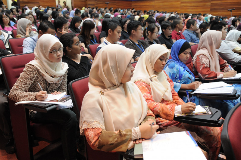 Pelajar Pendidikan Tinggi B40 Sarawak Bakal Terima Elaun RM 15,000 Setahun