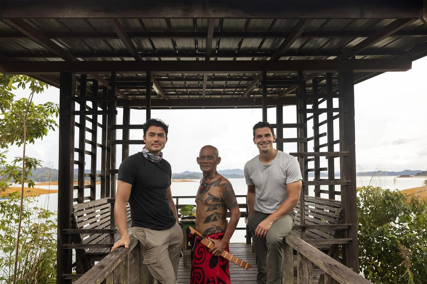 Henry Golding Dan Antoni Porowski Teroka Budaya Iban Dalam ‘No Taste Like Home Di Disney+