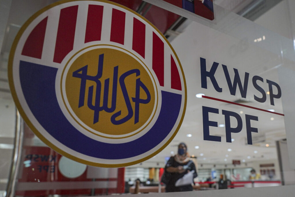 Tiba-Tiba Duit Banyak Dalam KWSP, Pesara Terkejut Akaun KWSP Bertambah RM320K