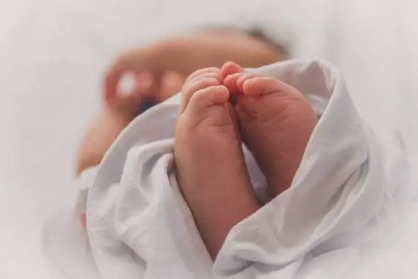 Orang Awam Terkejut Jumpa Bayi Masih Bertali Pusat Di Tepi Jalan Semporna