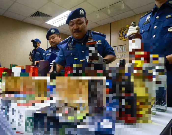 Kastam Sarawak Rampas Rokok Dan Arak Seludup Bernilai RM1.6 Juta