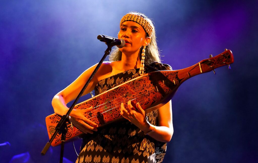 Alena Murang Lancar Single Terbaru ‘Borneo Rain’ Sempena Mother Earth Day
