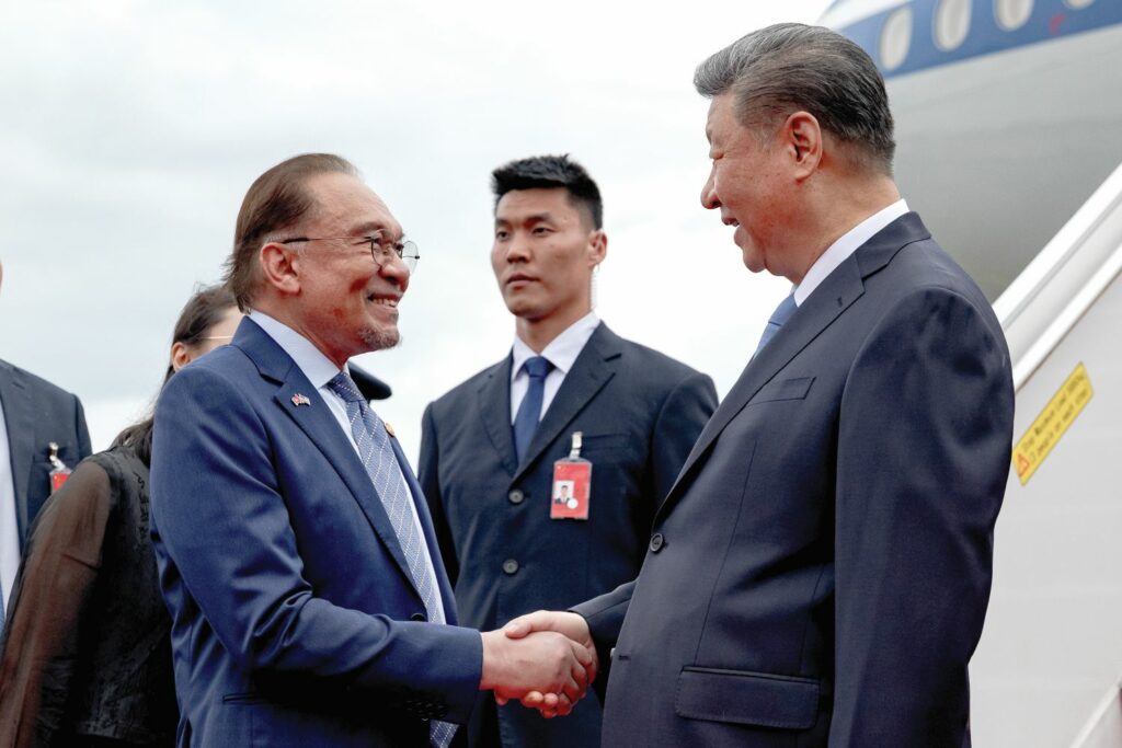Tular Gambar Lama Xi Jinping Pernah Melawat Sibu Sebelum Jadi Presiden