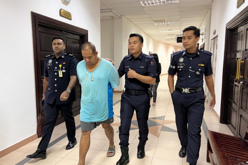 Pura-Pura Membantu, Lelaki OKU Dipenjara 7 Bulan Selepas Curi Duit Warga Emas Dan Lelaki Buta