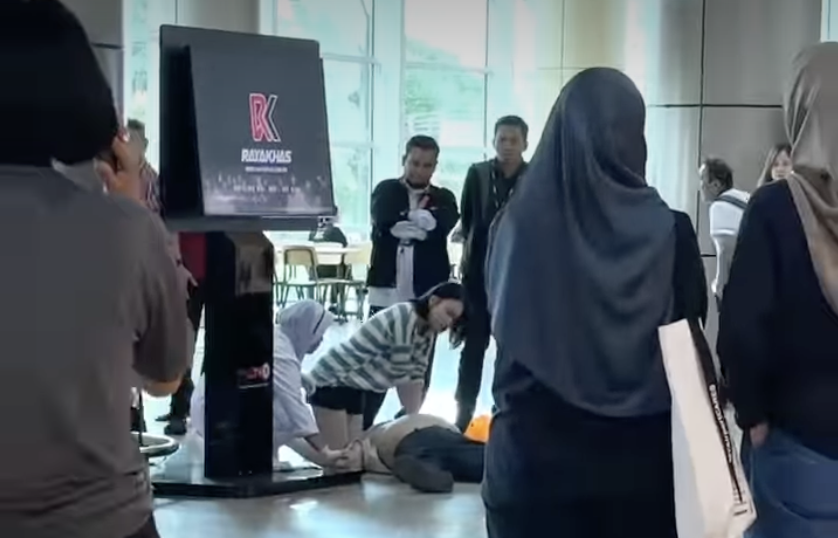Keberanian Seorang Gadis Buat CPR Selamatkan Nyawa Individu Rebah Di Airport Kuching