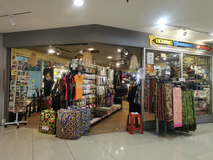 Ini Senarai Kedai Cenderamata Wajib Kunjungi Di Kuching Untuk Pelancong