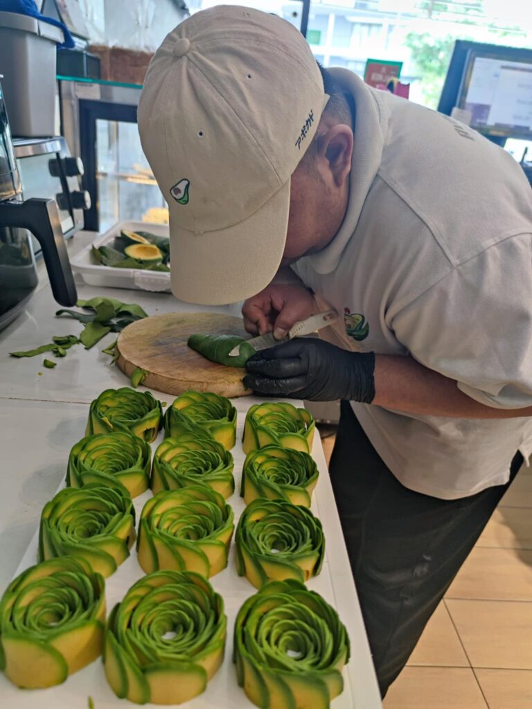 Bagaimana Restoran Ini Tawar Makanan Sihat di Sarawak Sampai Jadi 'Favourite' Hingga Ke Brunei