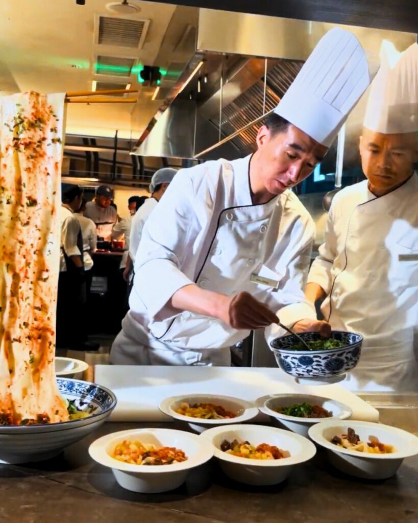 Hilton Kuching Bawakan Bufet Inspirasi Xian Ke Tebingan Sungai Sarawak