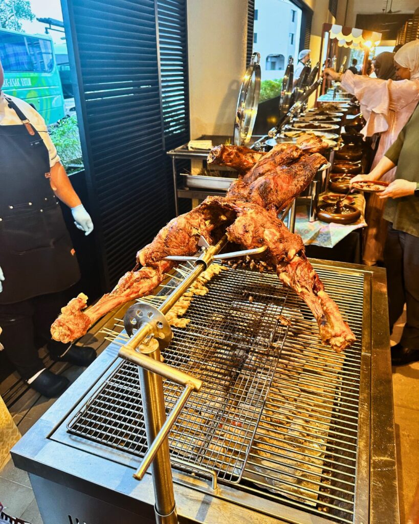 Kongsi Kasih Bersama Pullman Kuching, Bufet Ramadan Sambil Menderma