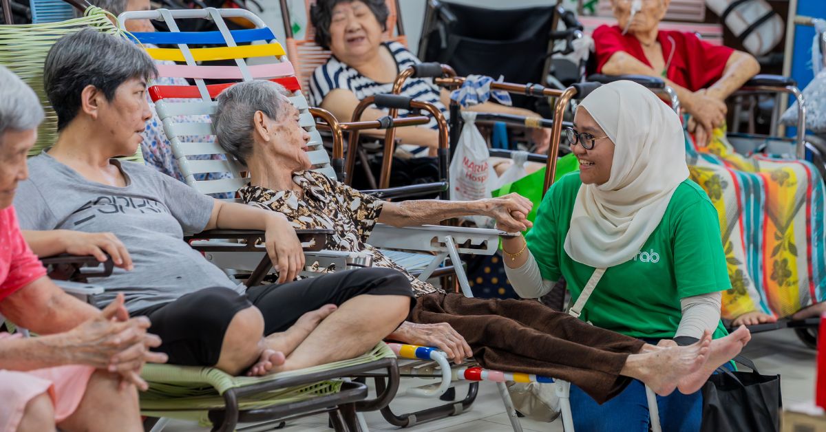 Grab Malaysia Hidupkan Tradisi Bai Nian, Santuni 5 Rumah Kebajikan Seluruh Negara