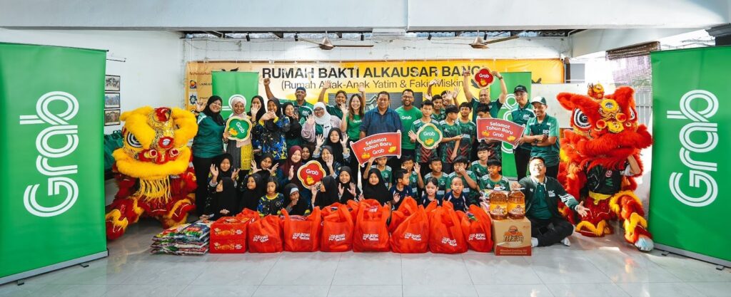 Grab Malaysia Hidupkan Tradisi Bai Nian, Santuni Hampir 200 Individu di Rumah Kebajikan Seluruh Negara